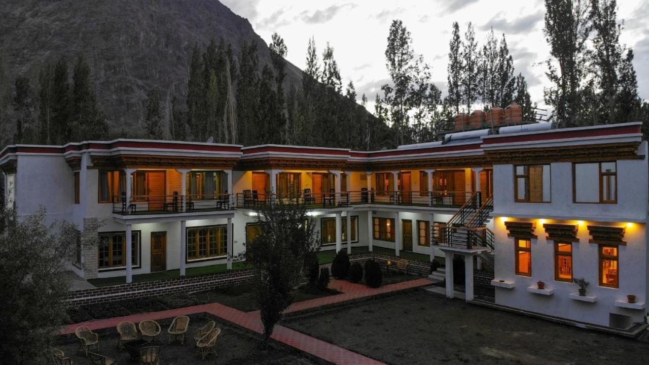 Hotel Nubra Residency Charāsa エクステリア 写真